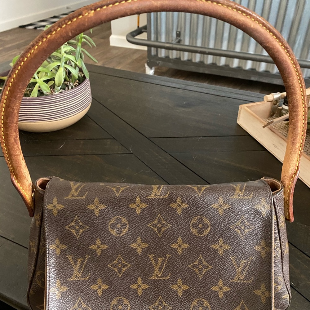 AUTHENTIC LOUIS VUITTON MONOGRAM LOOPING MINI